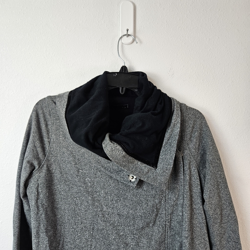 Lululemon Savasana Wrap Jacket Size 4 Gray - Picture 3 of 6